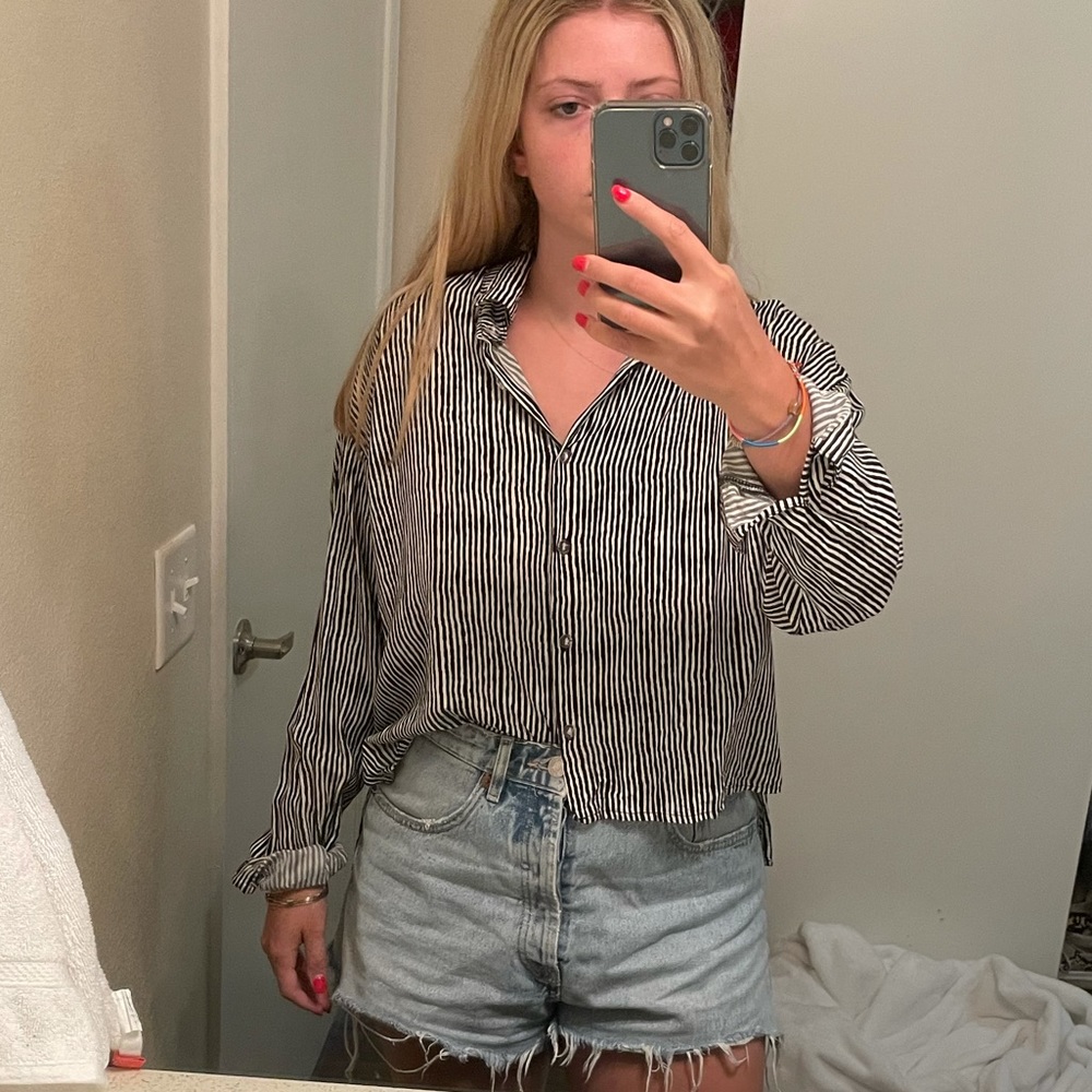 Joli Nu cropped button down